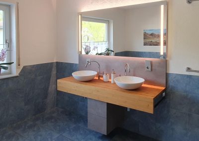 Badezimmer Waschkonsole mit zwei Waschbecken und Bambusholz | Kleinholz Innenausbau - Mark Klein
