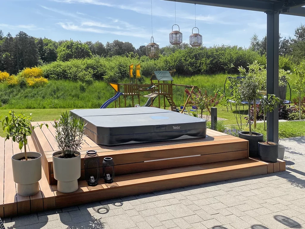 Jacuzzi-Umrandung | Kleinholz Innenausbau - Mark Klein - Schreinermeister